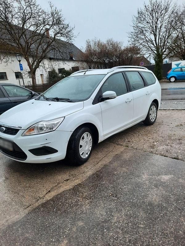 Gebraucht Ford Focus Ambiente 101 PS (74 kW) 2008 Weiß Kombi