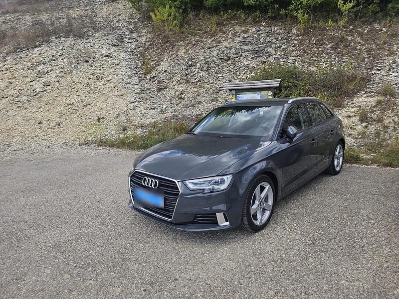 Gebraucht Audi A3 Design 150 PS (110 kW) 2017 Grau Limousine