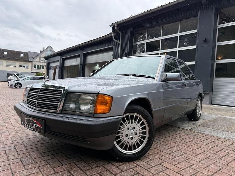 Grau Gebraucht 1991 Mercedes 190 Limousine | 9.490 € - Bild 1/4