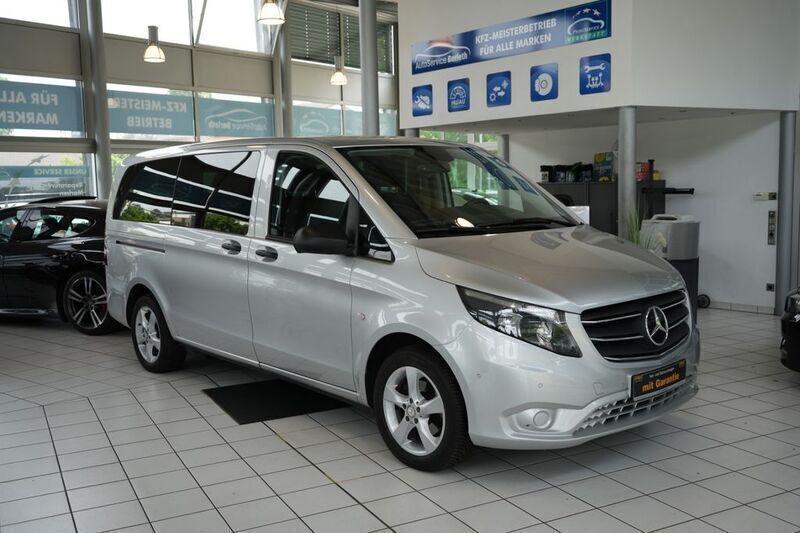 Brillantsilber metallic Gebraucht 2023 Mercedes Vito Edition Van / Kleinbus | 27.900 € (Teuer) - Bild 1/4