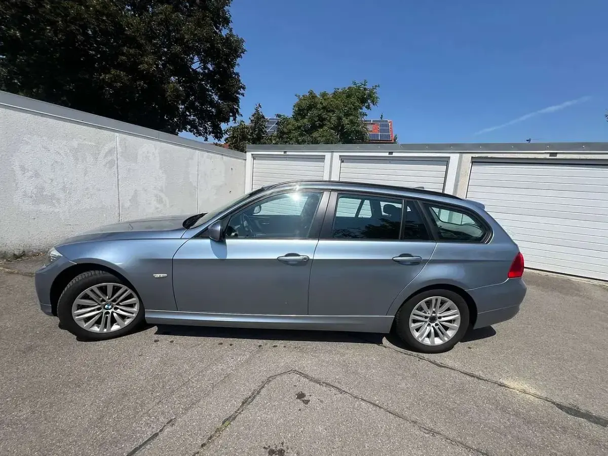 Gebraucht BMW 318 143 PS (105 kW) 2010 Silber Limousine
