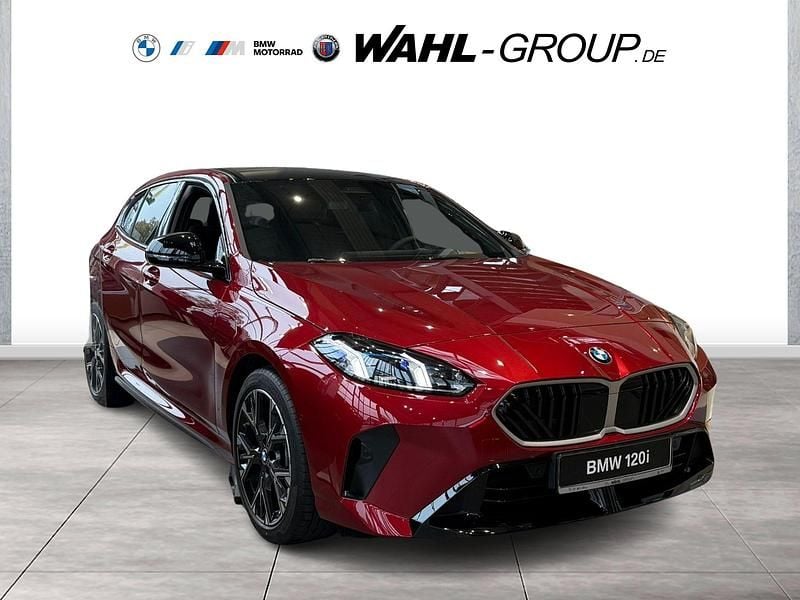 Rot Neu 2025 BMW 120 M Sport Kleinwagen | 34.490 € (Superpreis) - Bild 1/3