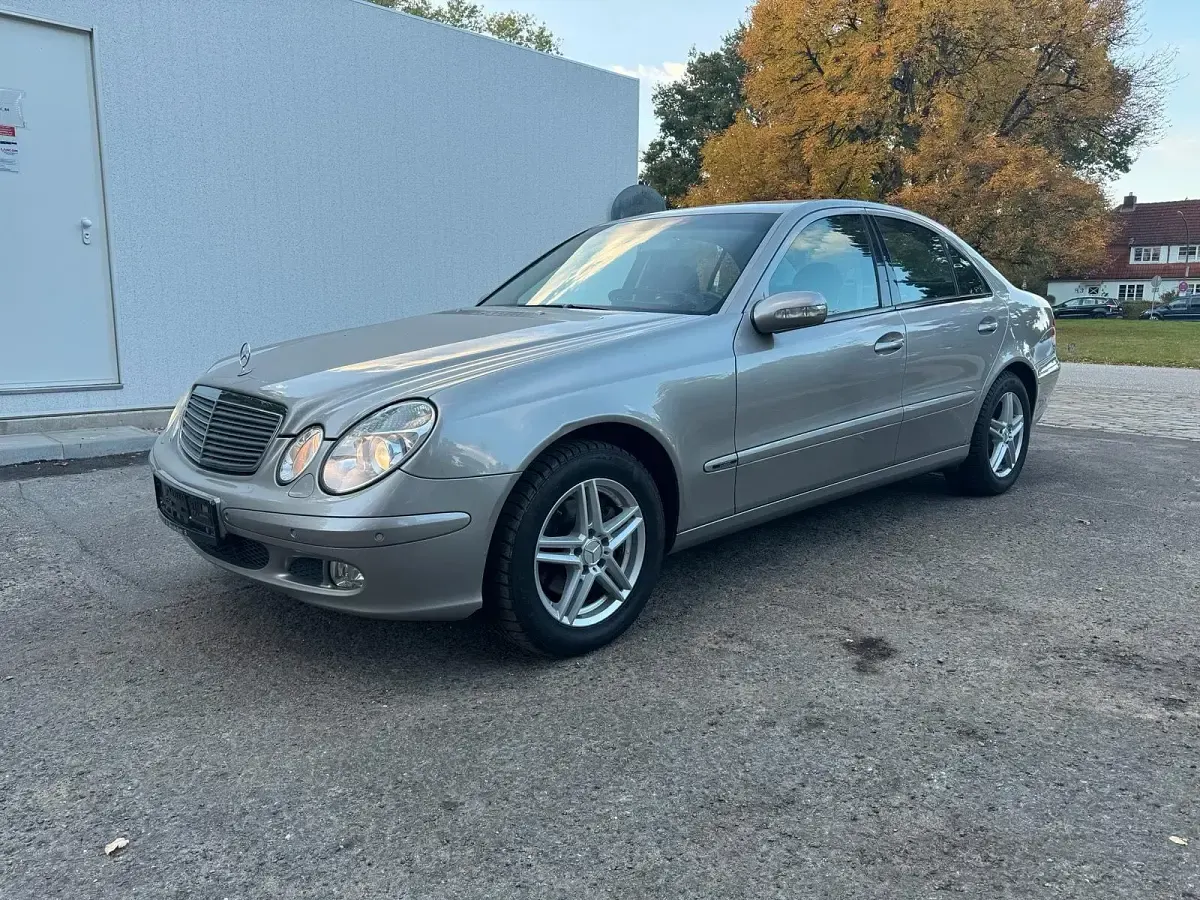 Gebraucht Mercedes E240 177 PS (130 kW) 2003 Gold Limousine