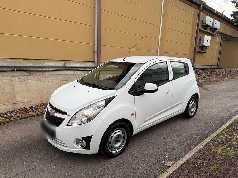 Gebraucht Chevrolet Spark 68 PS (50 kW) 2011 Weiß Kleinwagen
