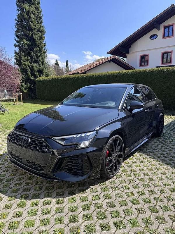 Second-hand Audi RS3 Performance 400 CP (294 kW) 2023 Negru Berlinǎ
