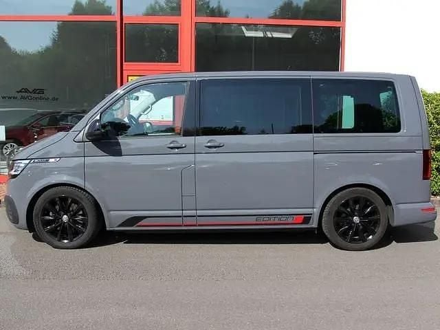 Gebraucht VW Multivan 204 PS (150 kW) 2022 Pure grey Van / Kleinbus