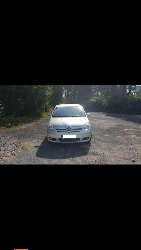 Silber Gebraucht 2007 Toyota Corolla Verso Van / Kleinbus | 3.500 € (Fairer Preis) - Bild 1/4
