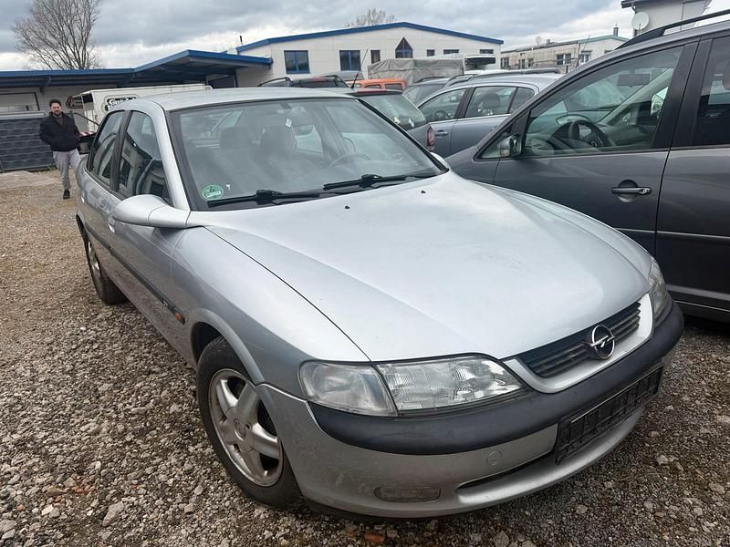Gebraucht Opel Vectra 136 PS (100 kW) 1998 Silber Limousine
