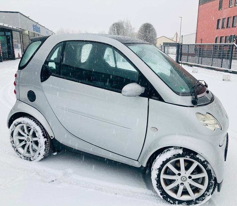 Grau Gebraucht 2006 Smart ForTwo Coupé Coupé | 2.200 € (Superpreis) - Bild 1/4