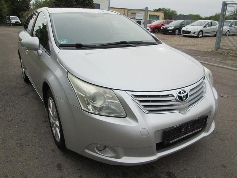 Silber Gebraucht 2010 Toyota Avensis Executive Kombi | 3.800 € (Superpreis) - Bild 1/4