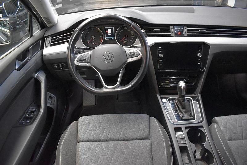 Gebraucht VW Passat 200 PS (147 kW) 2023 Grau Kombi