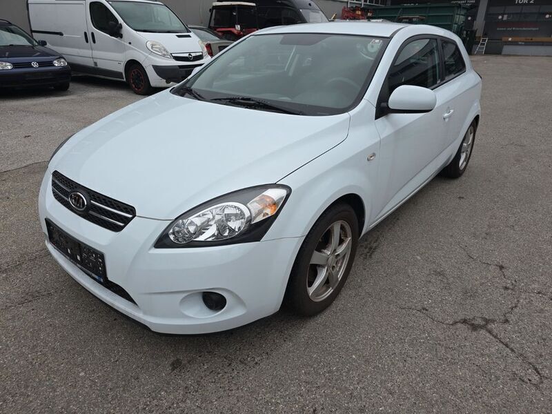 Weiß Gebraucht 2010 Kia ProCeed Kleinwagen | 2.599 € (Superpreis) - Bild 1/4