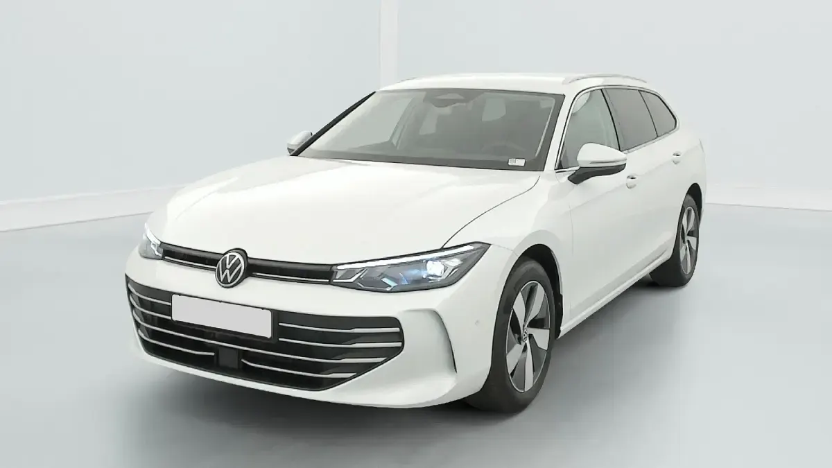 Gebraucht VW Passat Life 150 PS (110 kW) 2025 Blanc oryx Kombi