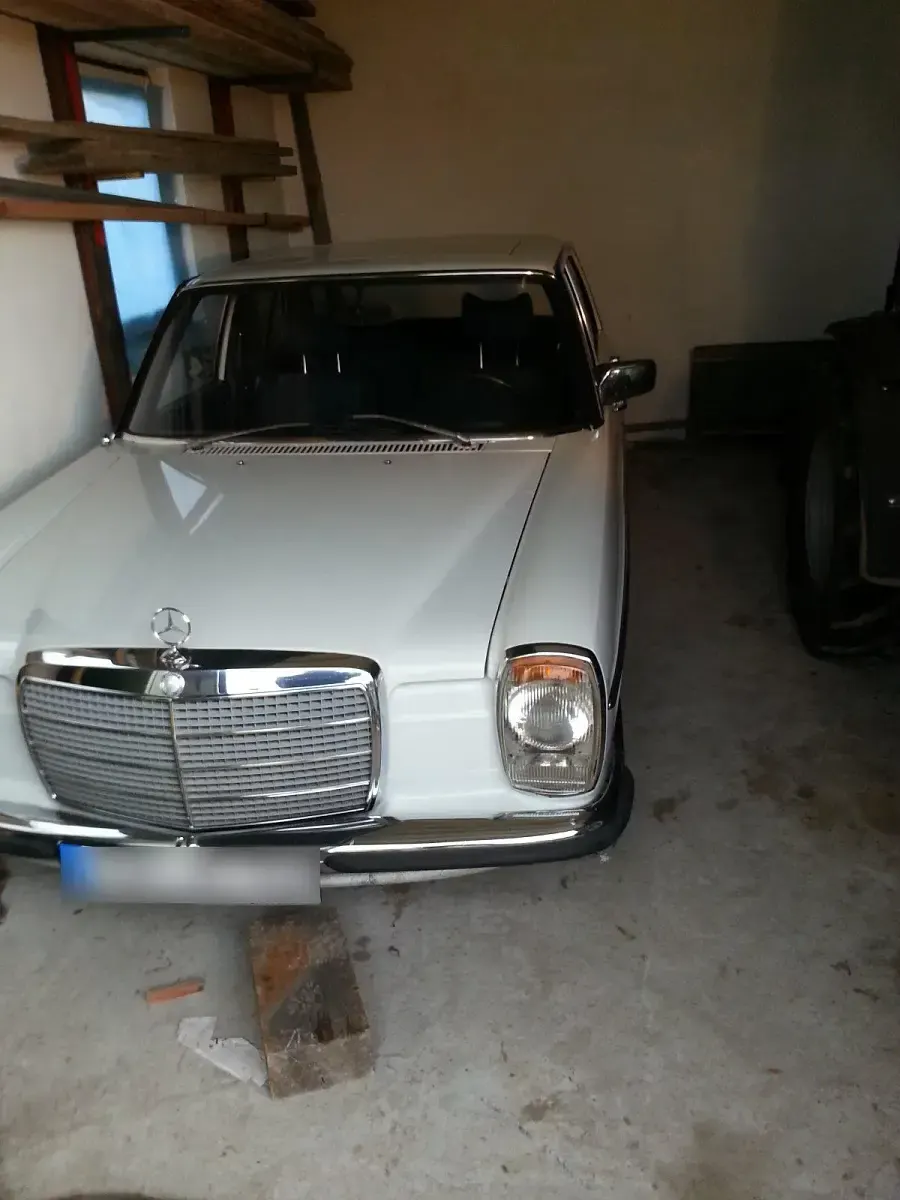 Gebraucht Mercedes 200 95 PS (69 kW) 1974 Weiß Limousine