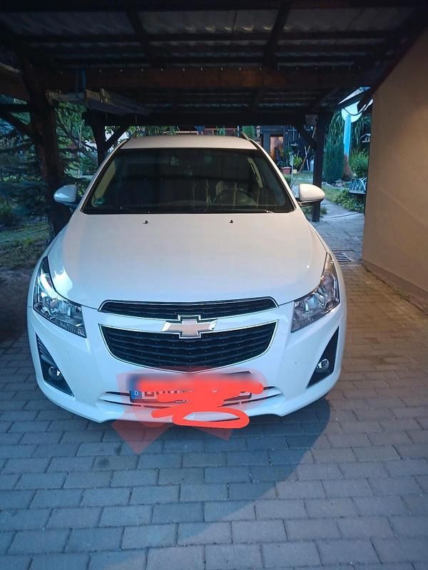 Weiß Gebraucht 2013 Chevrolet Cruze LTZ Kombi | 4.500 € (Superpreis) - Bild 1/4