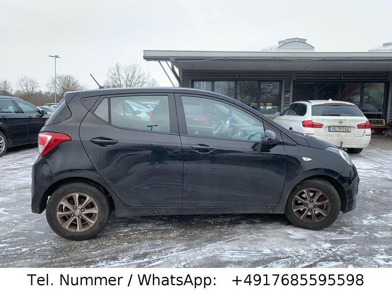 Gebraucht Hyundai i10 Edition 67 PS (49 kW) 2015 Schwarz Kleinwagen