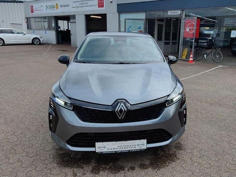 Neu Renault Clio V Evolution 91 PS (66 kW) 2025 Grau Limousine