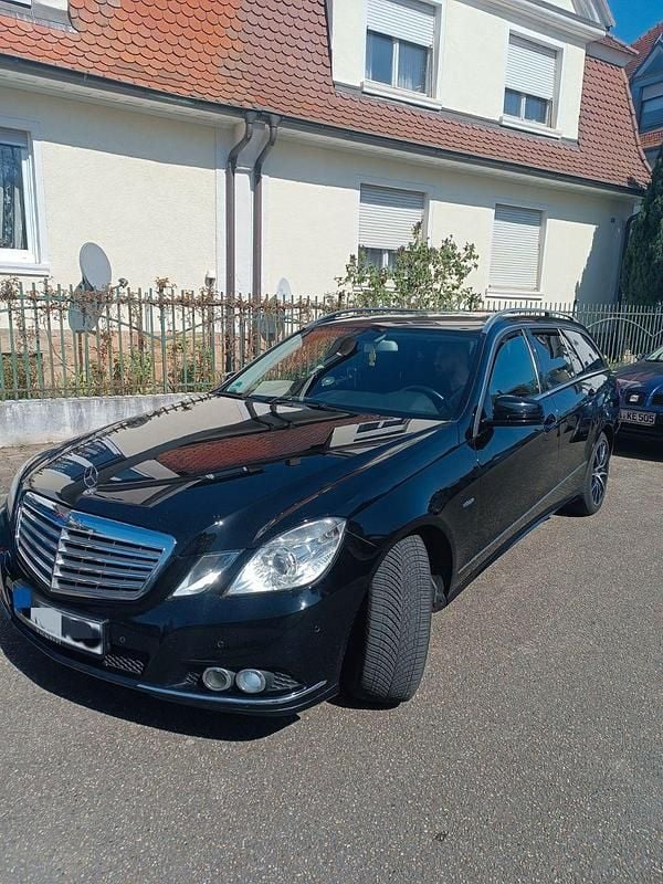 Schwarz Gebraucht 2010 Mercedes E250 Elegance Kombi | 7.000 € (Guter Preis) - Bild 1/4