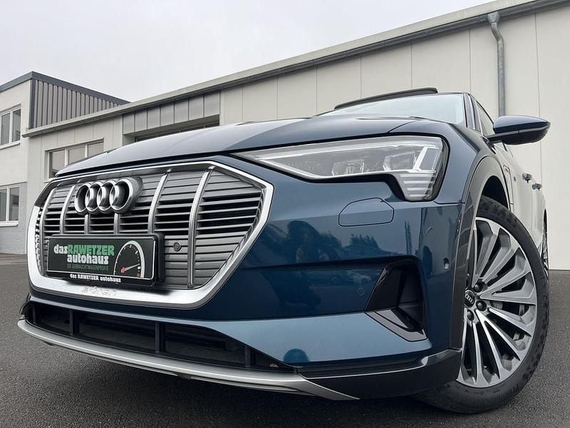 Galaxisblau Gebraucht 2021 Audi e-tron Advanced Plus SUV | 28.860 € (Fairer Preis) - Bild 1/4