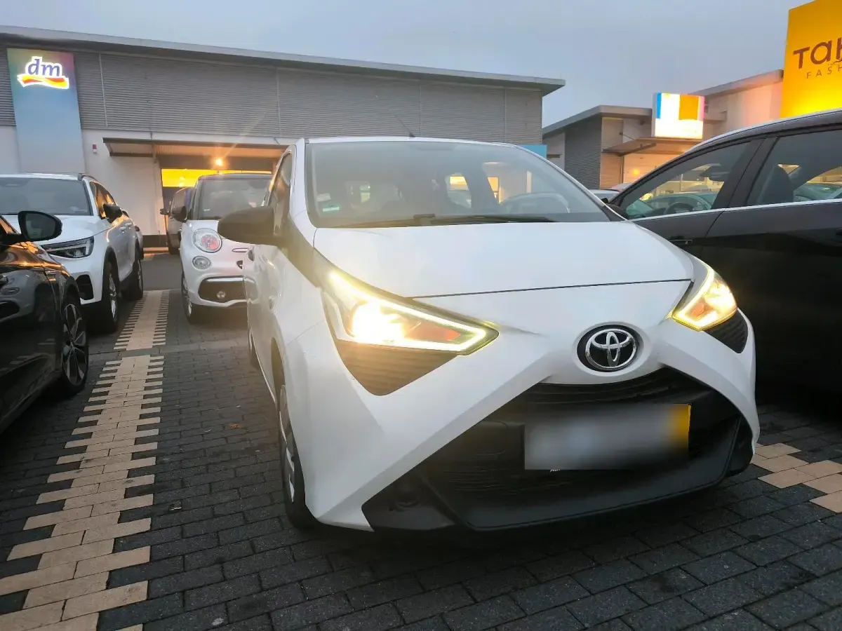 Second-hand Toyota Aygo 72 CP (52 kW) 2020 Alb Hatchback