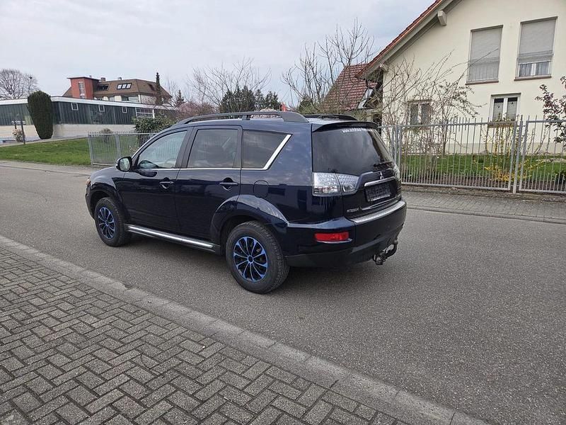Gebraucht Mitsubishi Outlander Instyle 156 PS (114 kW) 2012 Blau SUV