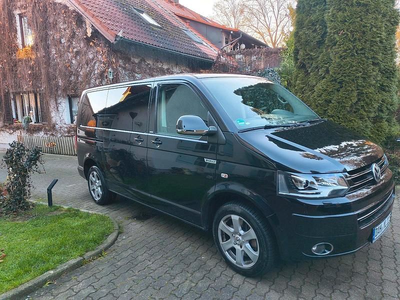Gebraucht VW Multivan 179 PS (131 kW) 2015 Schwarz Van