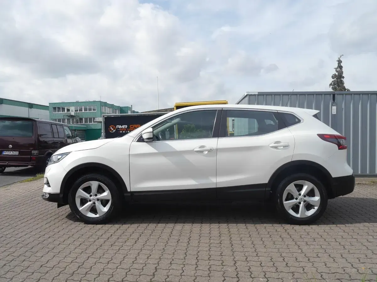 Gebraucht Nissan Qashqai Acenta 163 PS (119 kW) 2018 Weiß SUV