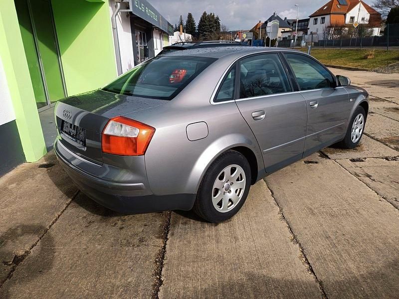 Gebraucht Audi A4 Comfort 131 PS (96 kW) 2002 Grau Limousine