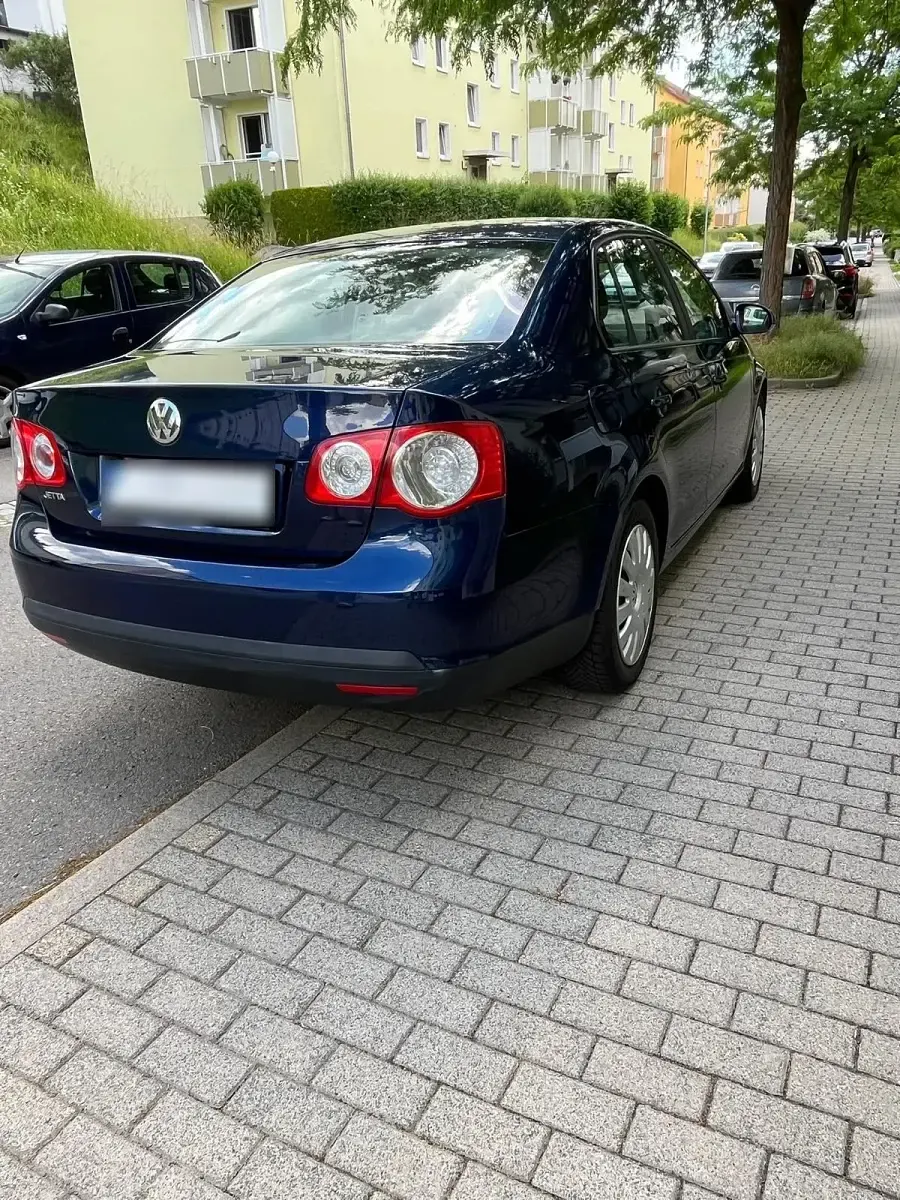 Gebraucht VW Jetta 101 PS (74 kW) 2005 Blau Limousine
