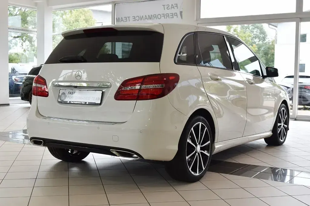 Gebraucht Mercedes B220 Night 184 PS (135 kW) 2017 Weiß Kleinwagen