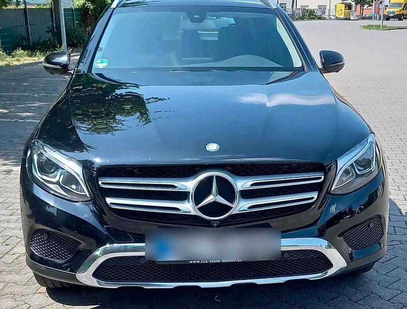 Schwarz Gebraucht 2017 Mercedes GLC250 SUV | 23.900 € (Fairer Preis) - Bild 1/4