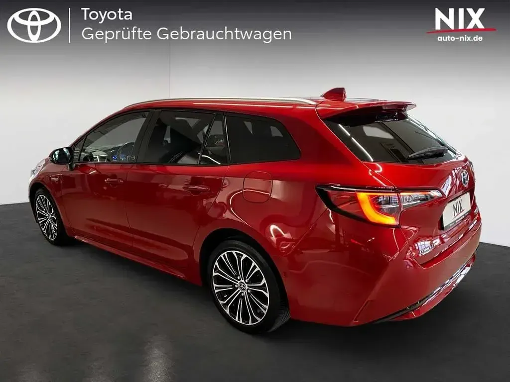 Gebraucht Toyota Corolla Team 122 PS (89 kW) 2021 Karminarot metallic Kombi
