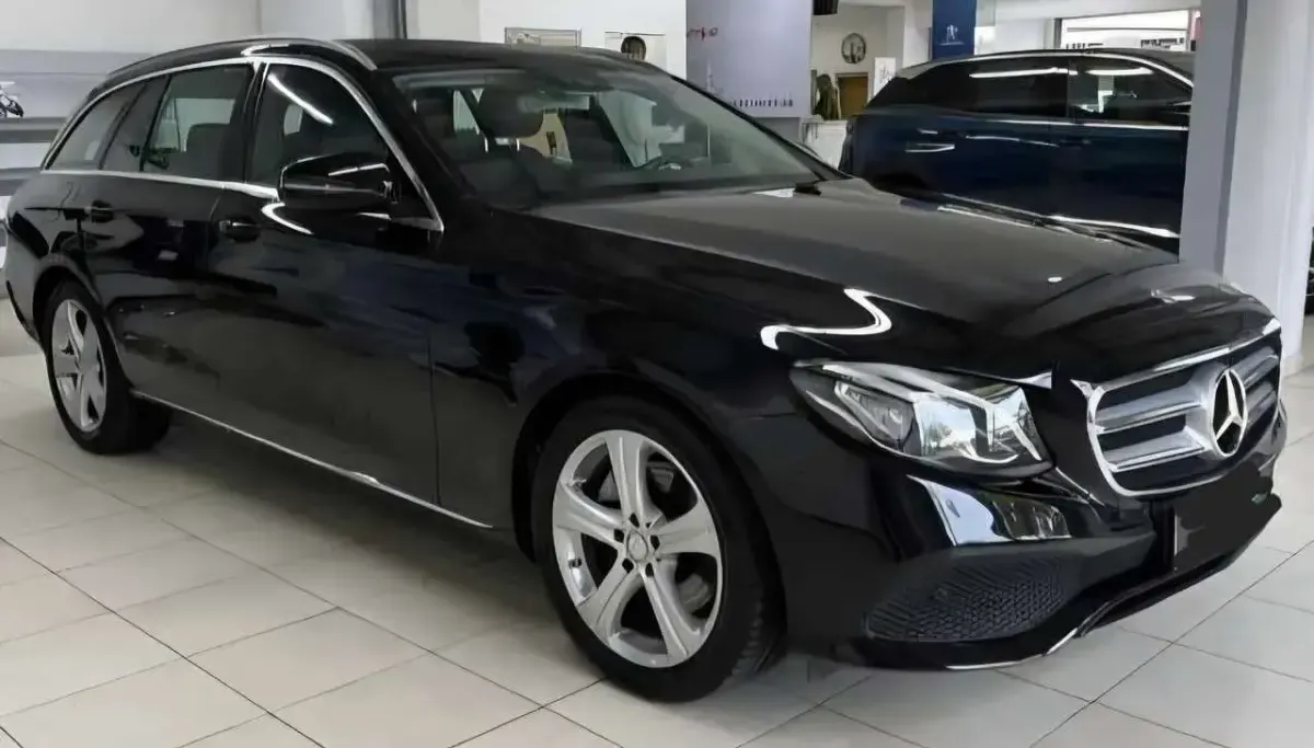 Gebraucht Mercedes E200 Avantgarde 184 PS (135 kW) 2017 Kombi