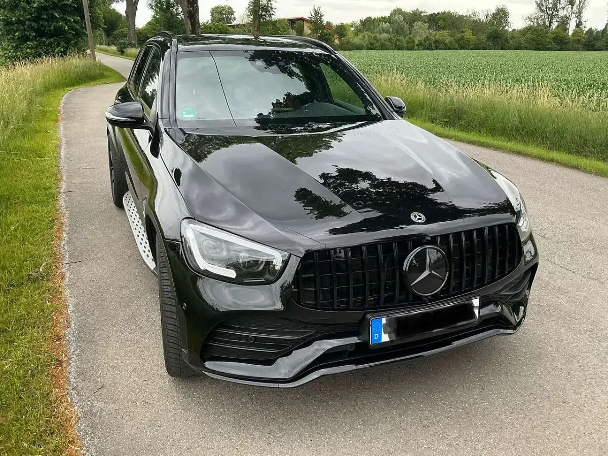 Gebraucht Mercedes GLC300 AMG line 258 PS (189 kW) 2021 Schwarz SUV