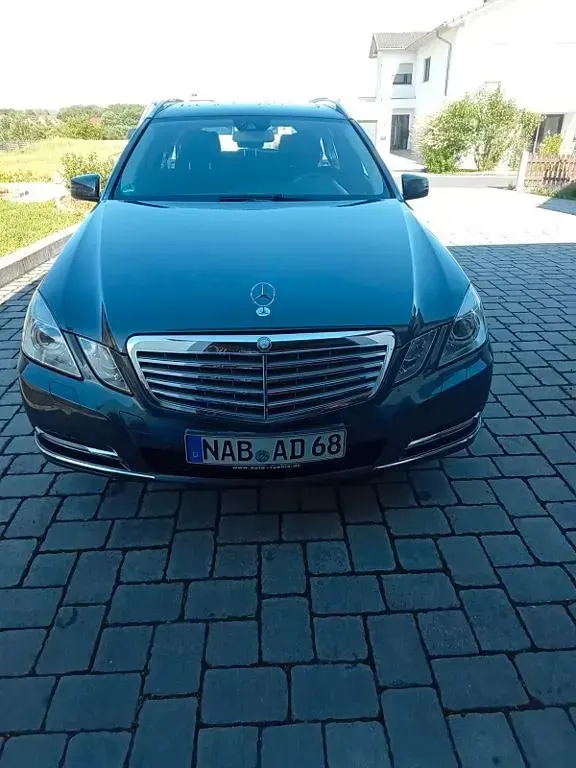 Gebraucht Mercedes E200 Elegance 184 PS (135 kW) 2012 Grau Limousine