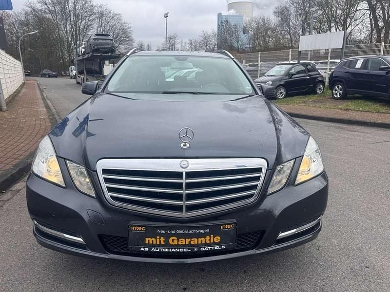 Gebraucht Mercedes E200 Elegance 184 PS (135 kW) 2013 Other Kombi