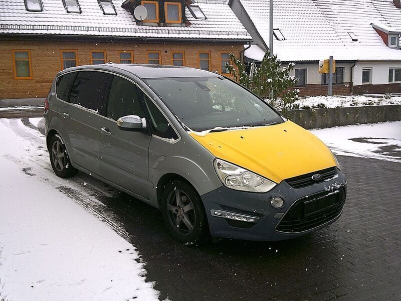 Gebraucht Ford S-MAX Titanium 140 PS (102 kW) 2014 Silber Van / Kleinbus