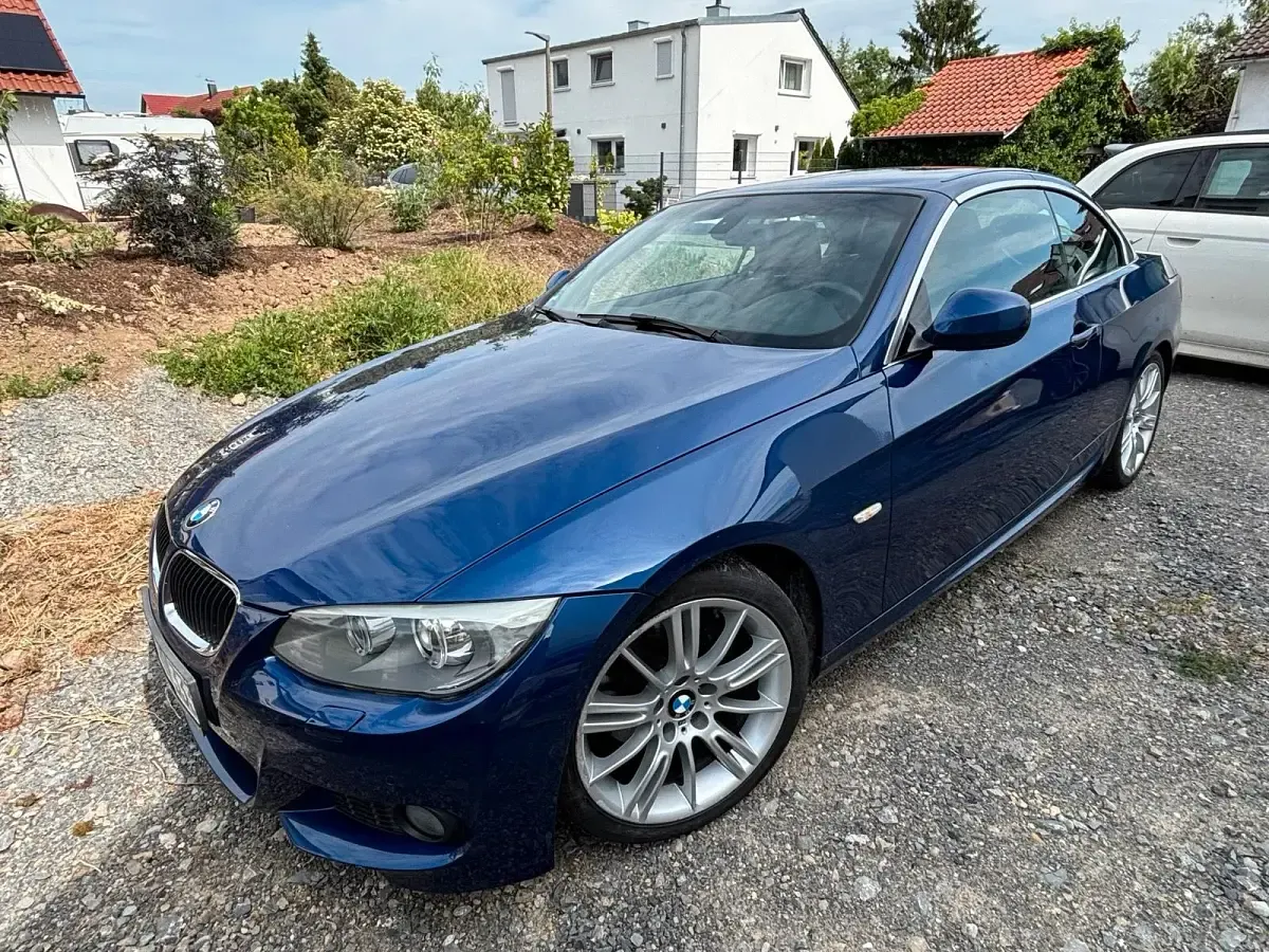 Gebraucht BMW 320 135 PS (99 kW) 2012 Blau Cabrio