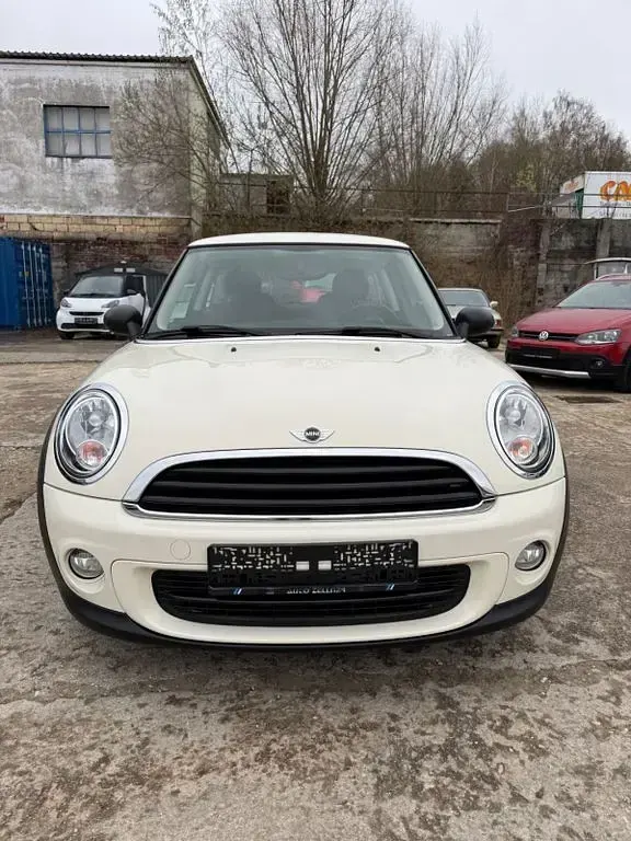 Używany Mini ONE 75 KM (55 kW) 2012 Biały Hatchback