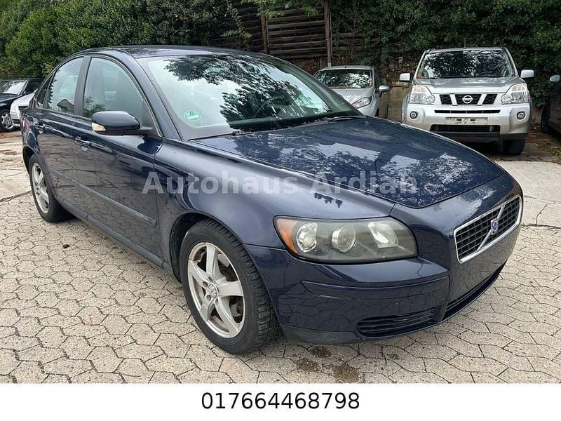 Blau Gebraucht 2004 Volvo S40 Kinetic Limousine | 1.799 € (Fairer Preis) - Bild 1/4