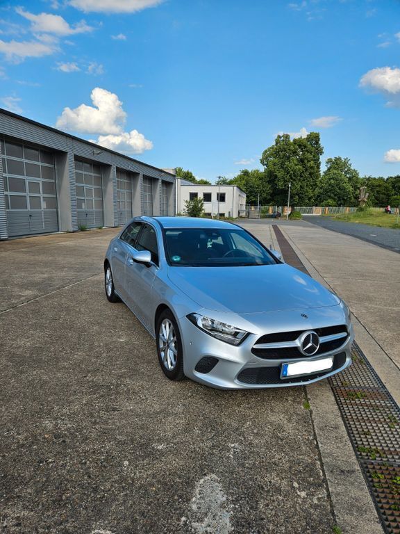 Silber Gebraucht 2019 Mercedes A200 Progressive Limousine | 17.599 € (Guter Preis) - Bild 1/4