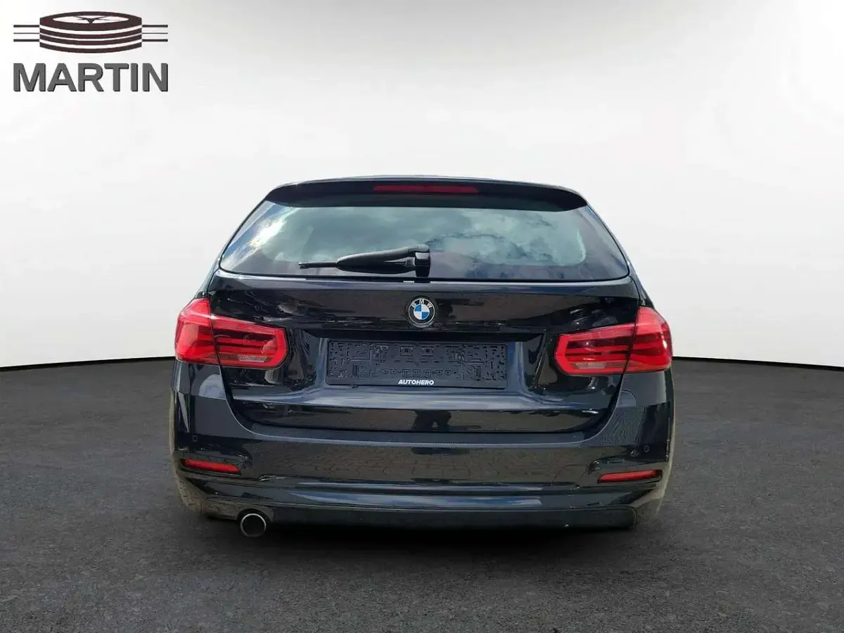 Gebraucht BMW 318 Advantage 150 PS (110 kW) 2018 Black sapphire metallic Kombi