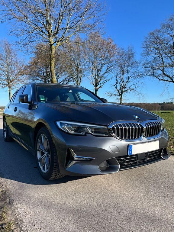 Gebraucht BMW 320 Luxury Line 190 PS (139 kW) 2020 Grau Kombi