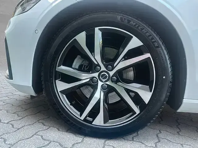 Gebraucht Volvo V60 Plus 197 PS (144 kW) 2025 Crystal weiß perleffekt Kombi