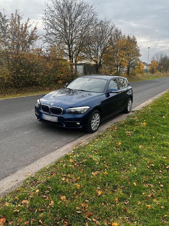 Blau Gebraucht 2017 BMW 118 Kleinwagen | 12.700 € (Fairer Preis) - Bild 1/4