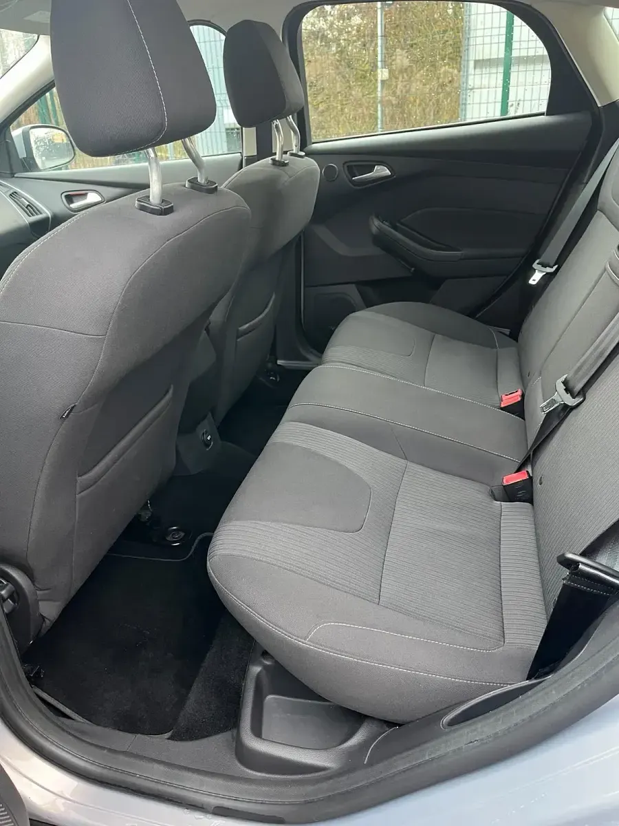 Gebraucht Ford Focus 115 PS (84 kW) 2012 Grau Limousine