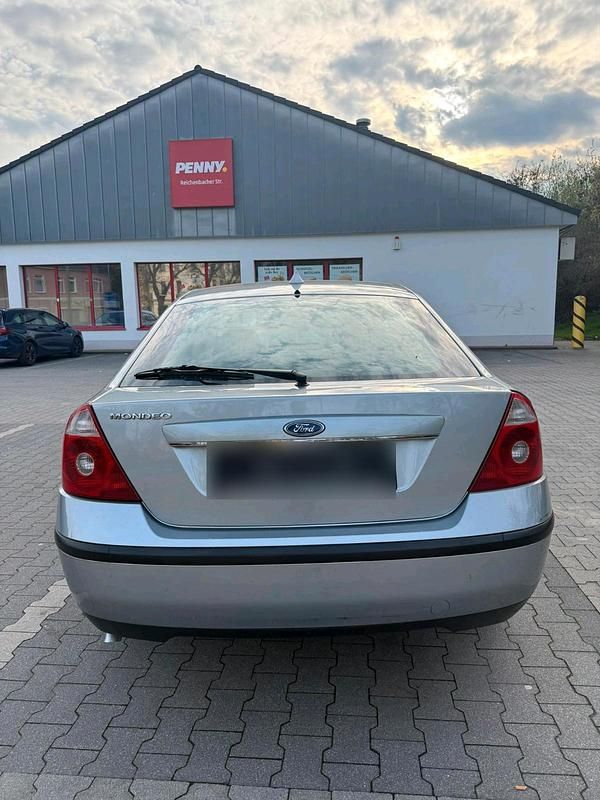 Gebraucht Ford Mondeo 125 PS (91 kW) 2004 Silber Limousine