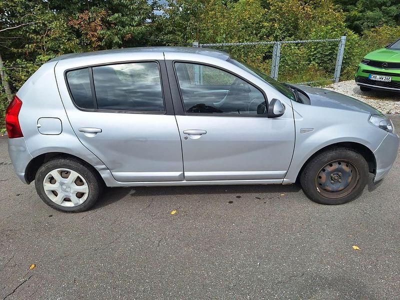 Gebraucht Dacia Sandero 75 PS (55 kW) 2009 Silber Kleinwagen
