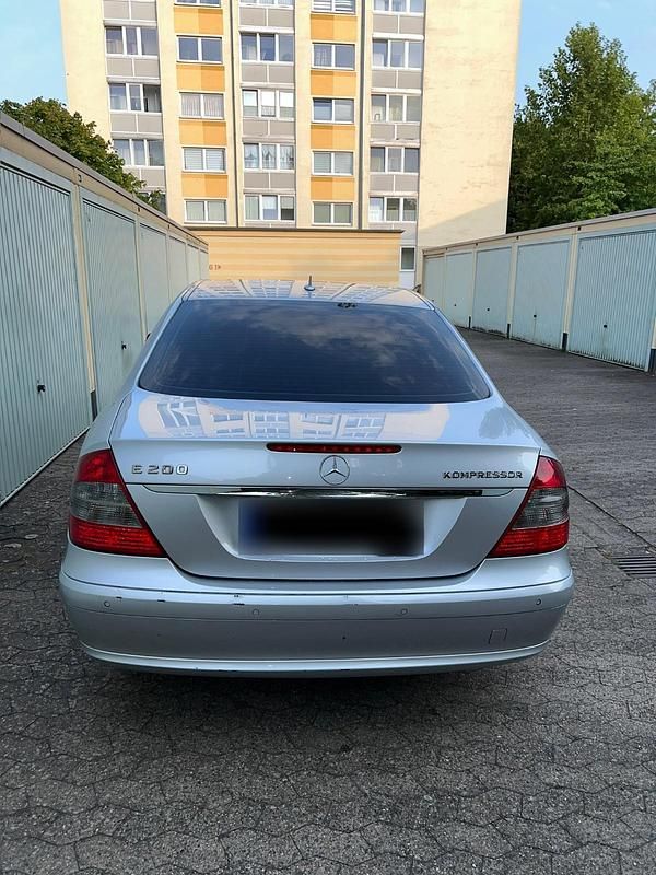 Second-hand Mercedes E200 184 CP (135 kW) 2008 Gri Berlinǎ