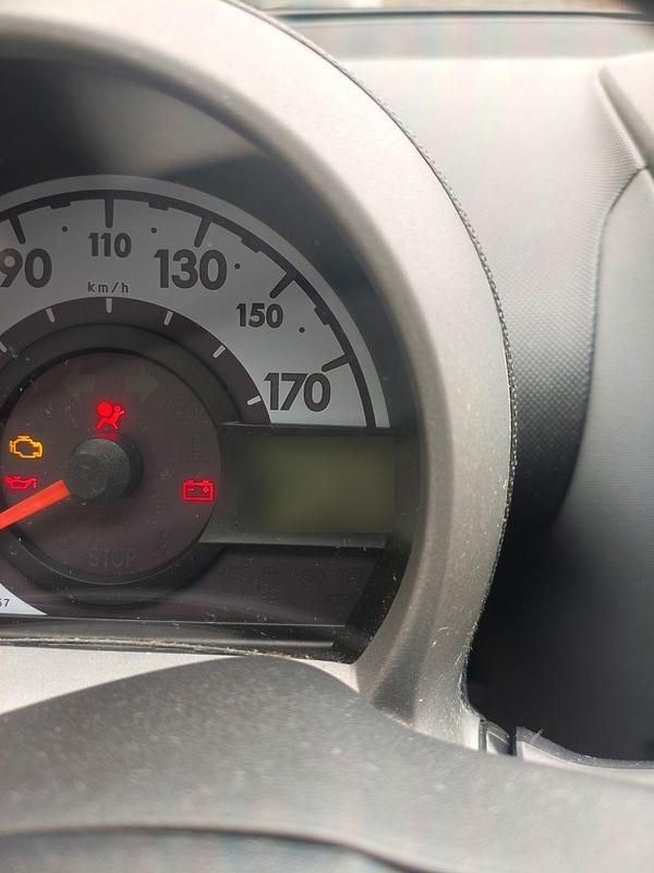 Gebraucht Toyota Aygo 68 PS (50 kW) 2007 Rot Kleinwagen